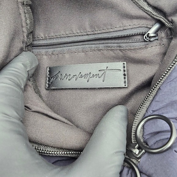 Free People Black Nylon Sling Bag Crossbody Chest Pack Adjustable Strap - Picture 3 of 6